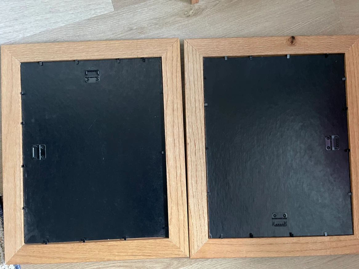 Set of two oak-finish picture frames - photo 2