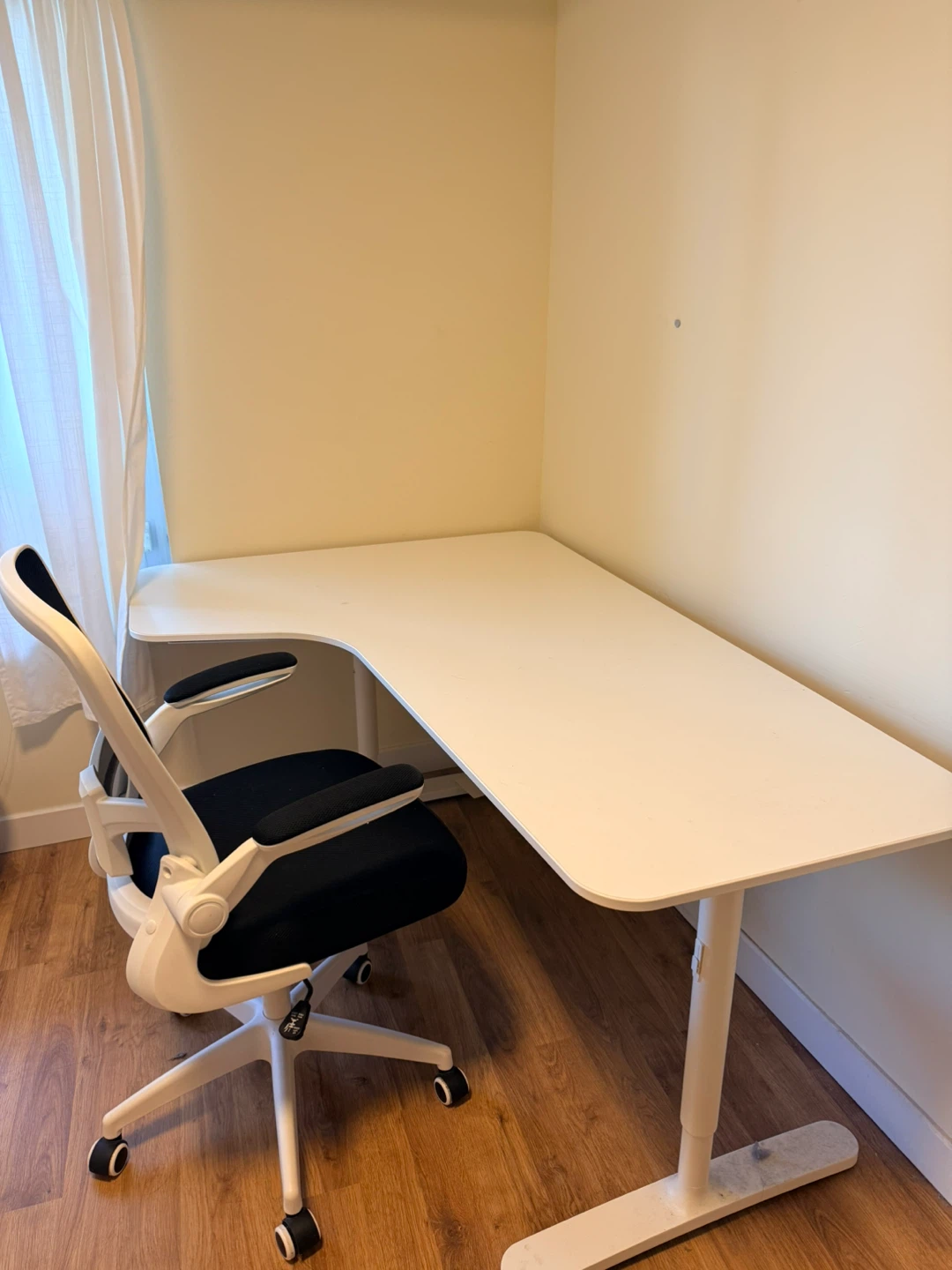 IKEA Bekant Corner Desk and Office Chair - photo 4