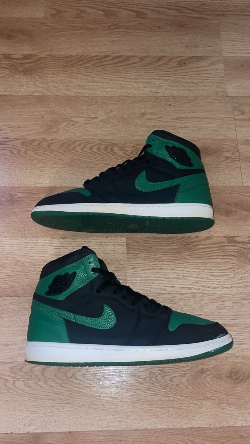Size 12 men’s Jordan 1 pine green 30$