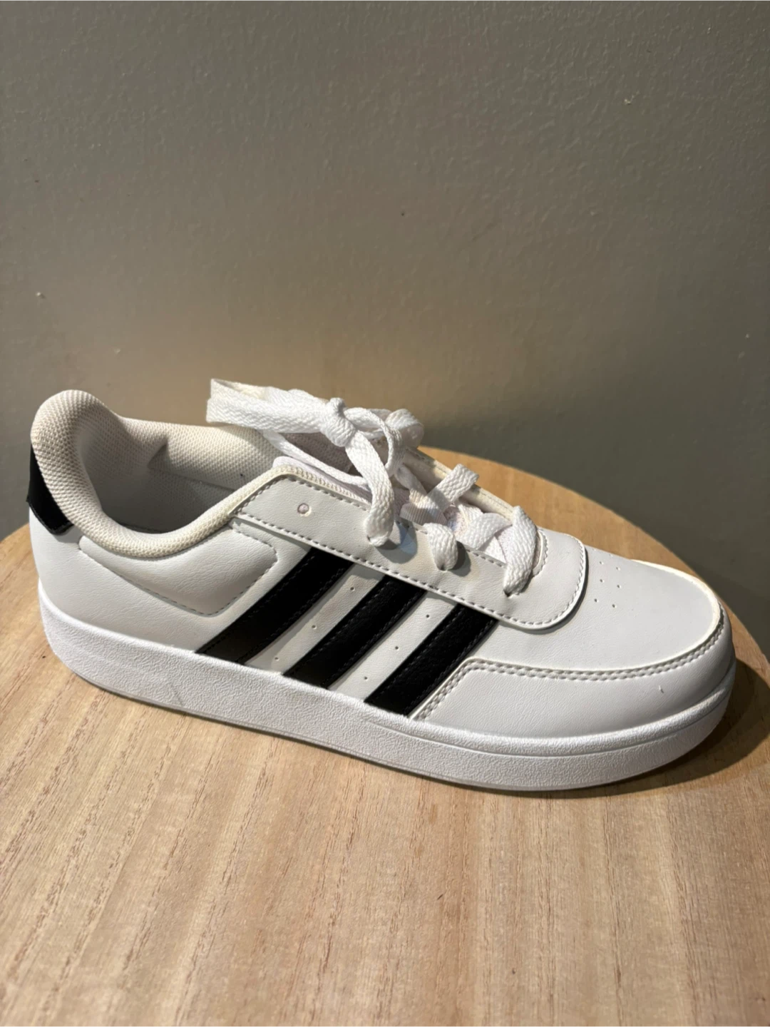Adidas sneakers size US 4
