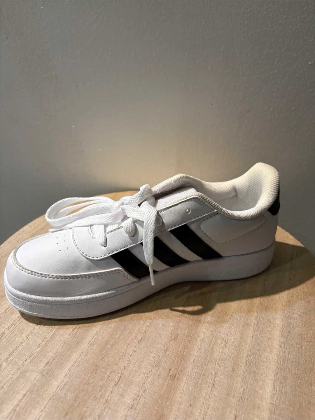 Adidas sneakers size US 4 - photo 3