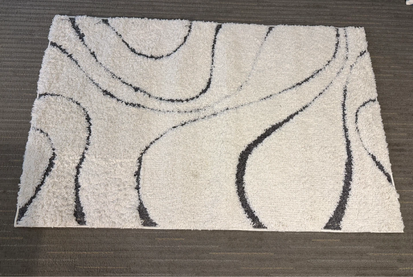 Black & Cream Rug (5’ × 3.3’)— 154 × 100 cm