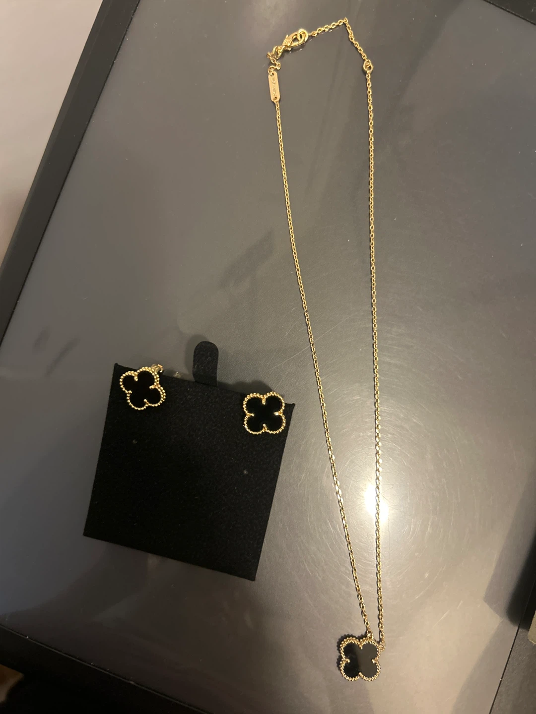 Clover Motif Necklace and Earrings Set - photo 3