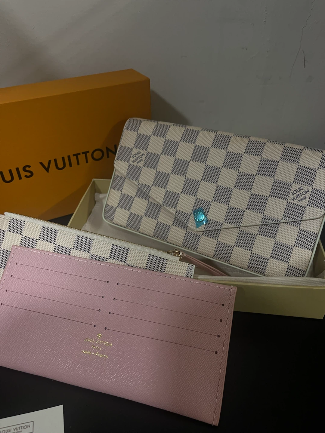 Louis Vuitton Félicie Pochette Damier Azur - photo 3