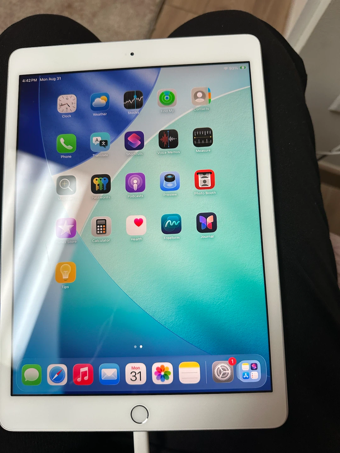 Apple iPad 8th Generation 32GB - photo 2