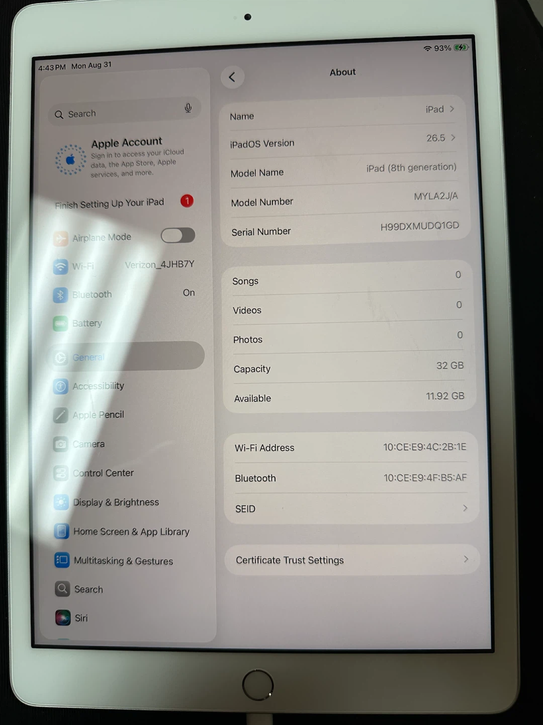 Apple iPad 8th Generation 32GB - photo 3