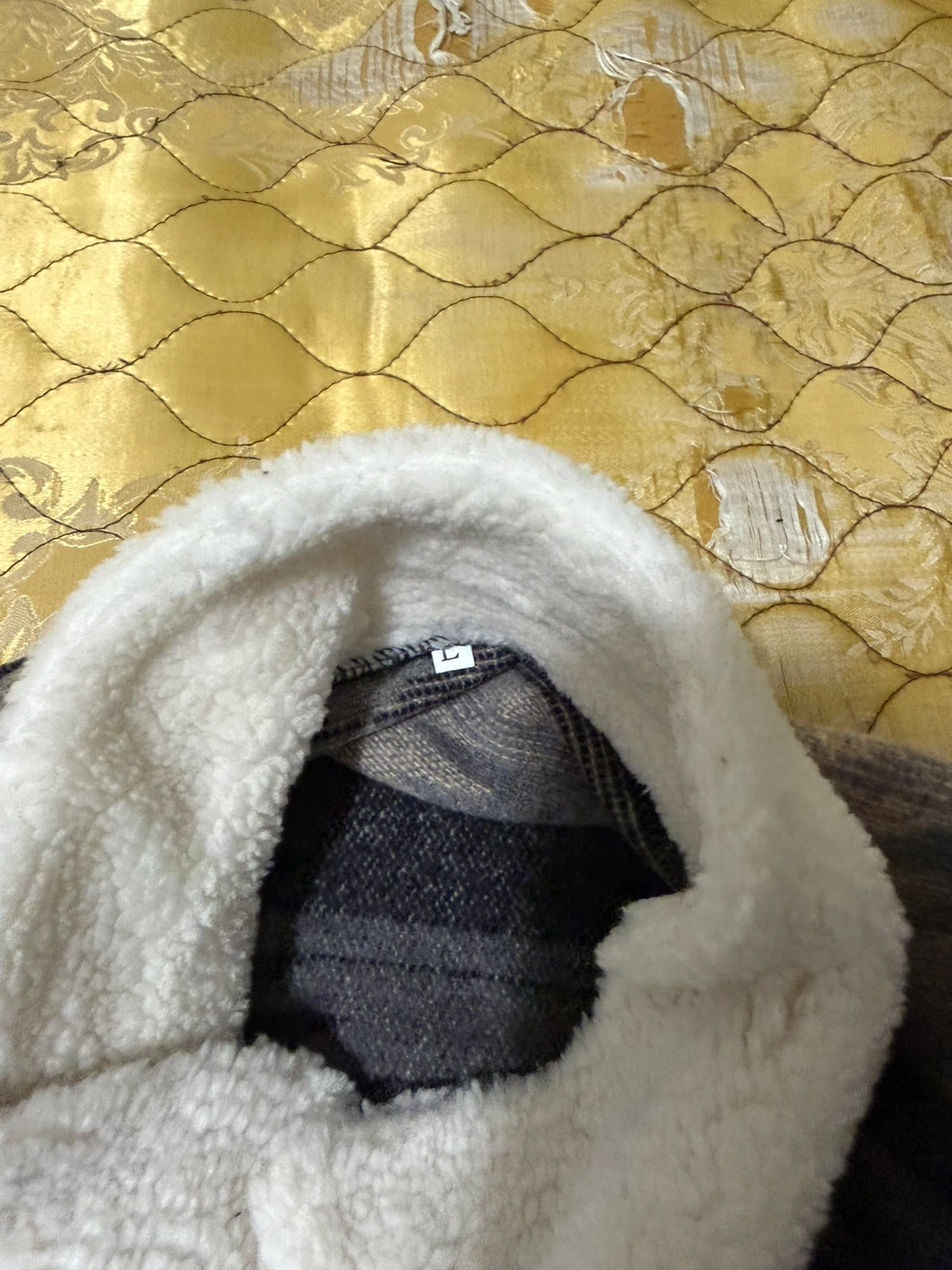 Grey patterned button-up jacket with sherpa collar