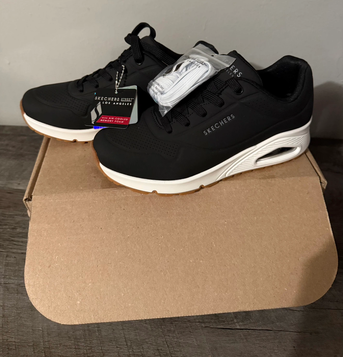 Skechers Uno Stand on Air Sneakers