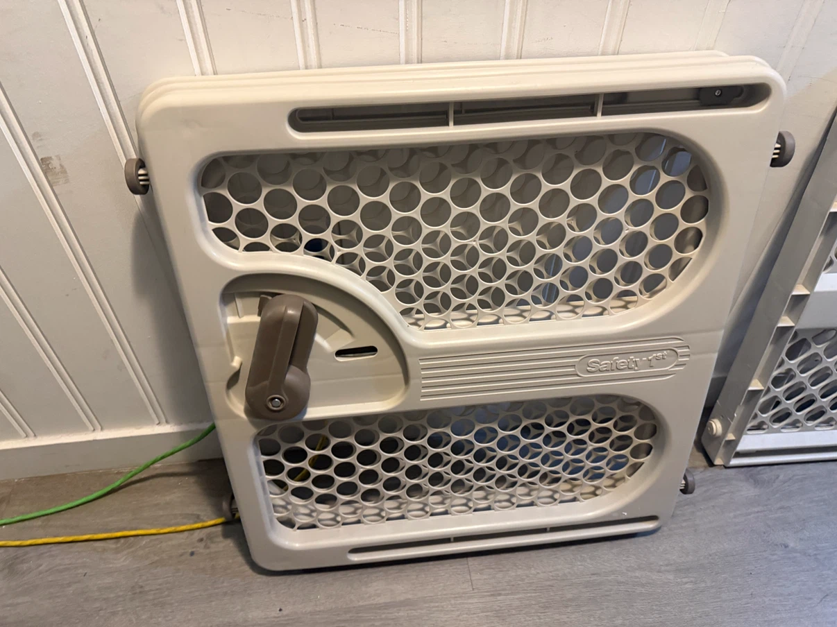 2 baby gates