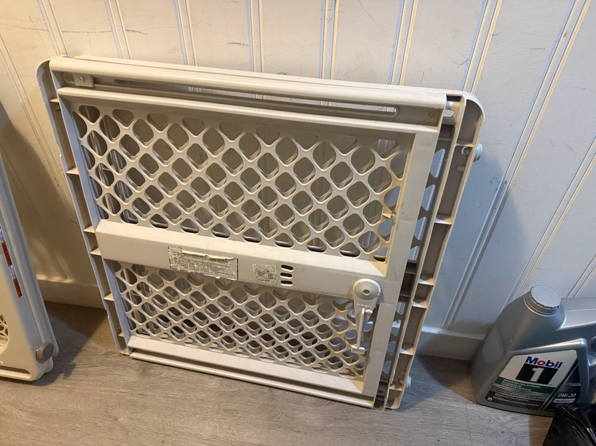 2 baby gates - photo 2