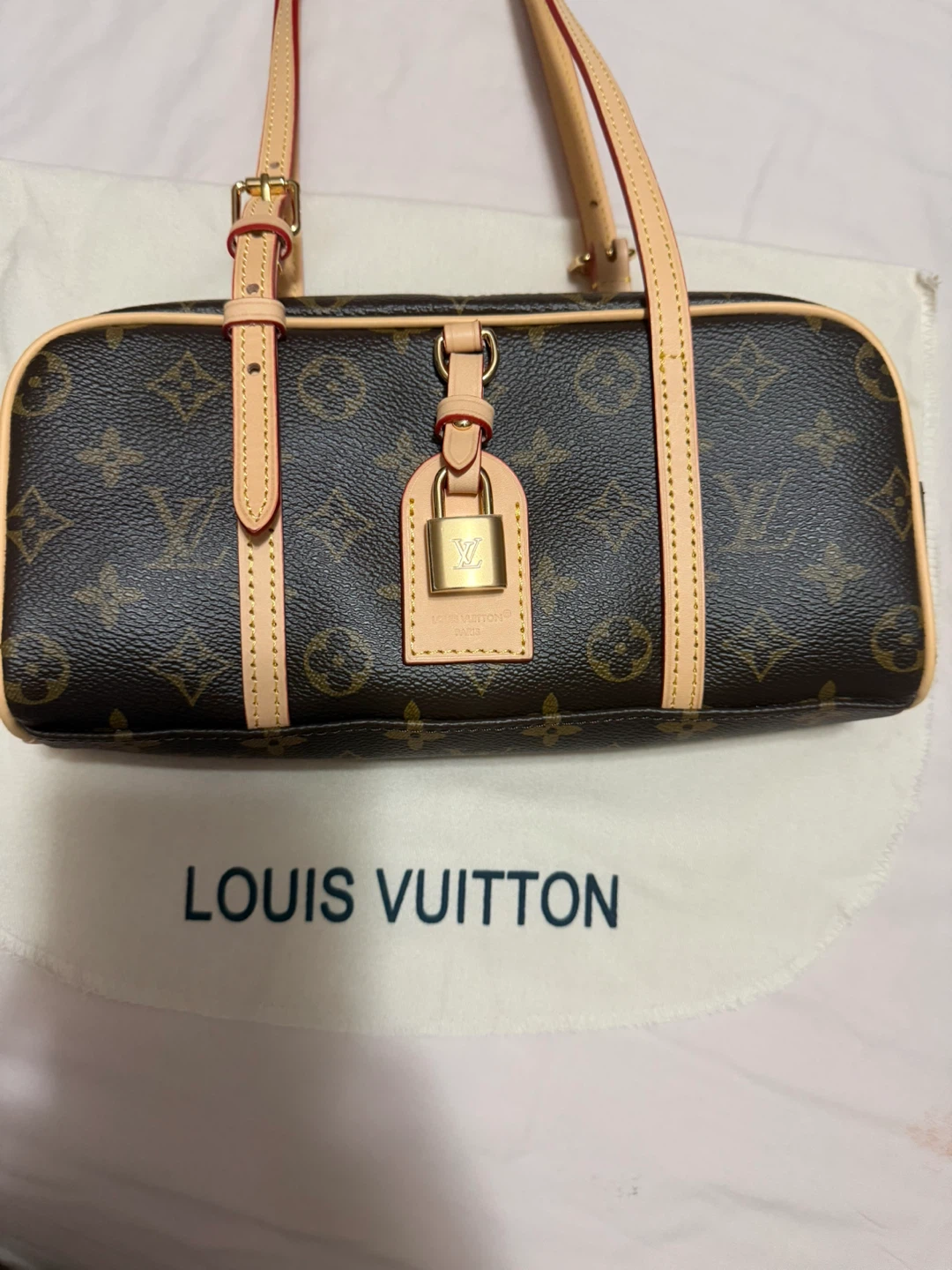 Louis Vuitton Monogram Handbag - photo 3