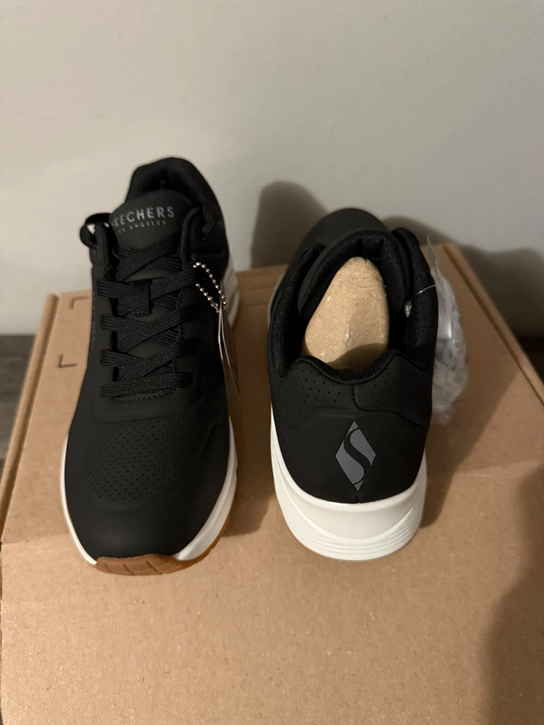 Skechers Womens Uno Stand on Air Sneakers - Black - Size 8 - photo 4