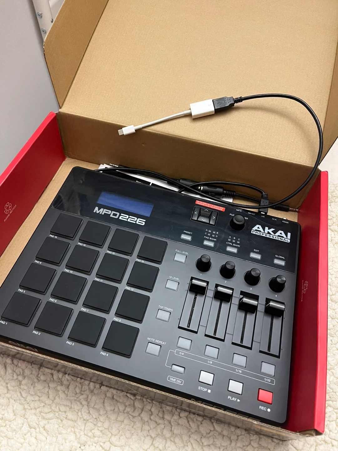 Akai Professional MPD226 MIDI Pad Controller - photo 2