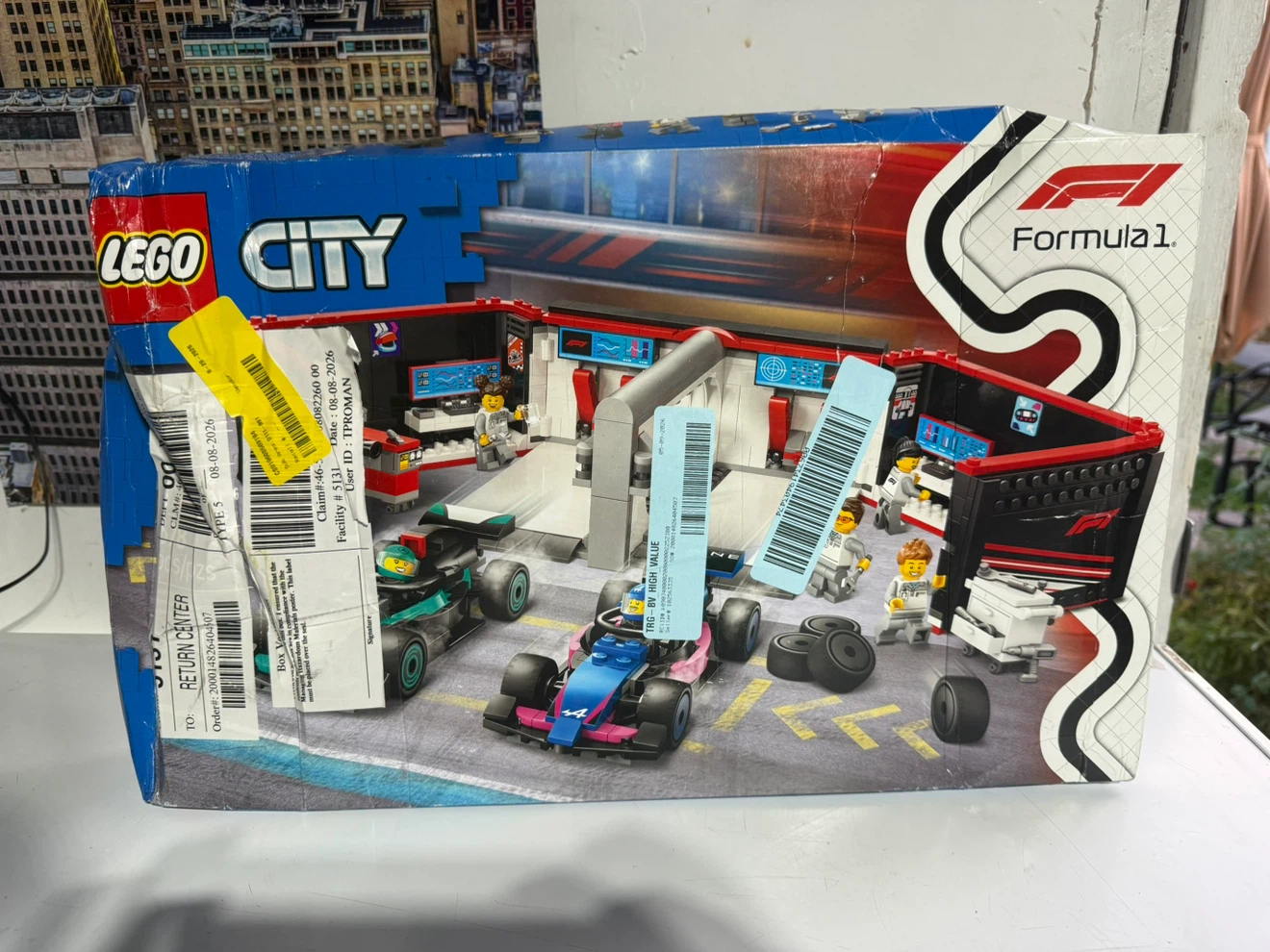 LEGO City Formula 1 Garage & Mercedes-AMG & Alpine Cars - photo 2