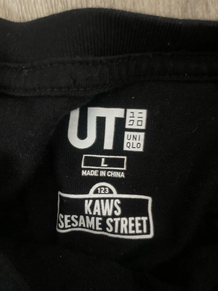Uniqlo UT KAWS Sesame Street Cookie Monster T-shirt - photo 2