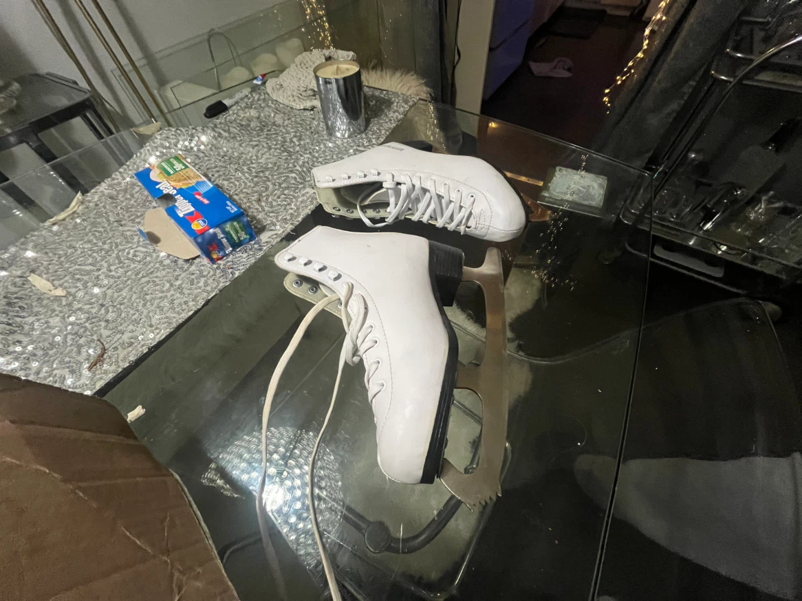 Winnwell White Figure Skates Size 6 - photo 2
