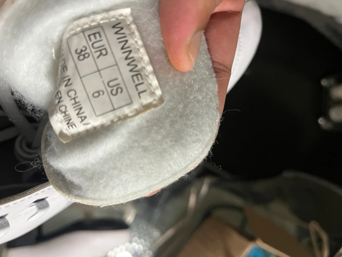 Winnwell White Figure Skates Size 6 - photo 3