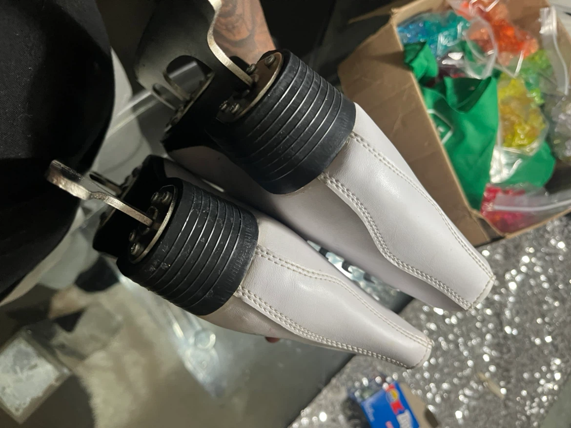 Winnwell White Figure Skates Size 6 - photo 4