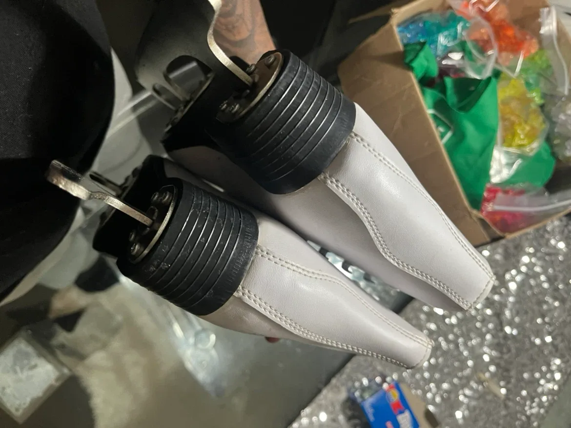 Winnwell White Figure Skates Size 6 - photo 4