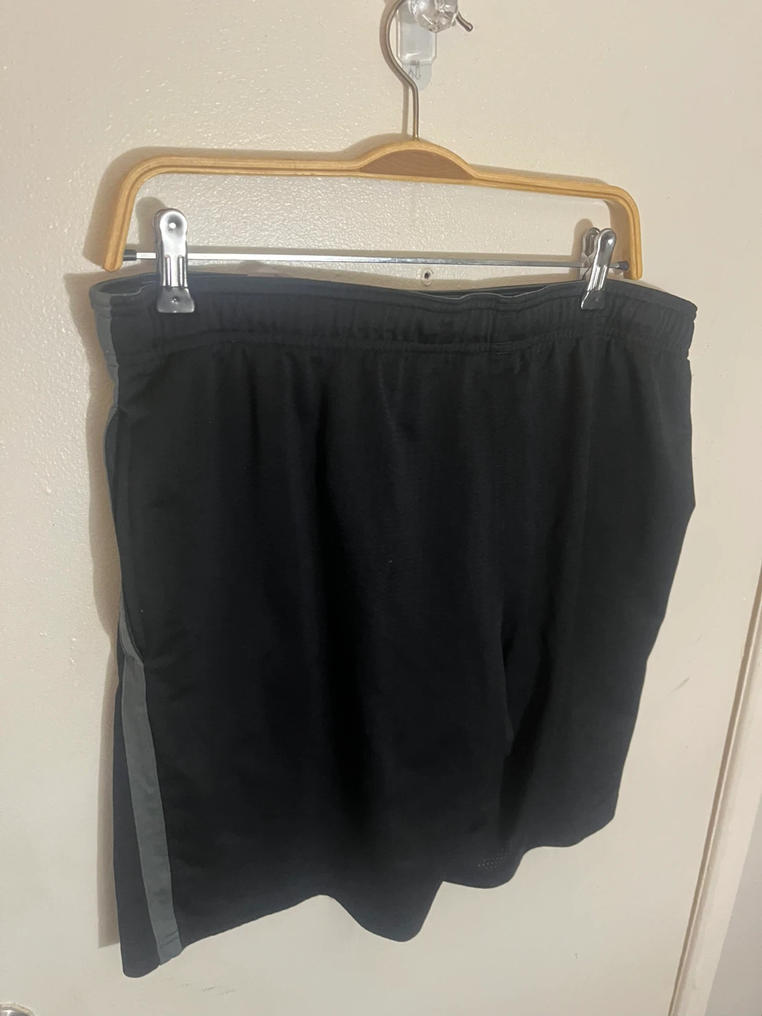 Under Armour Black Athletic Shorts XL - photo 4