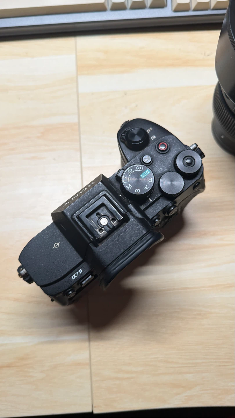 Sony Alpha a7 IV with small rig cage - photo 3