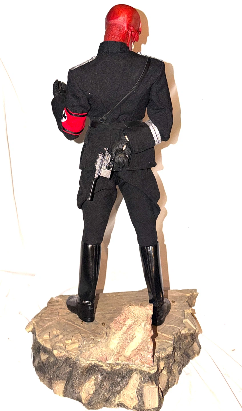 Sideshow Marvel Red Skull Premium Format Figure - photo 5