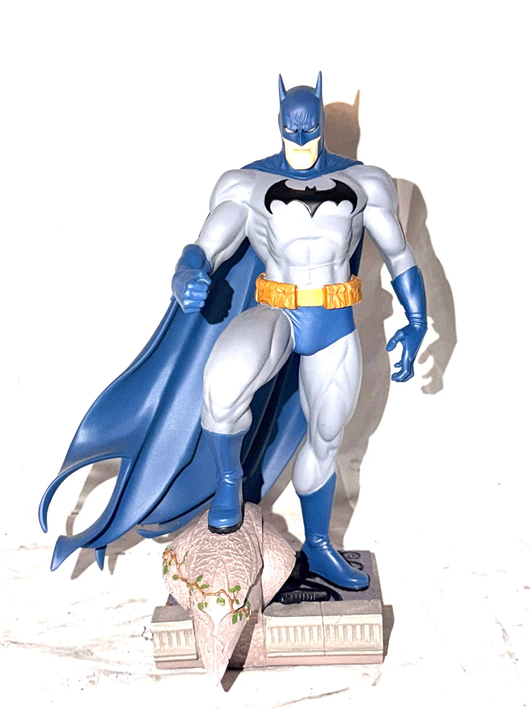DC Direct Jim Lee Batman Statue. Justice league collectible - photo 2
