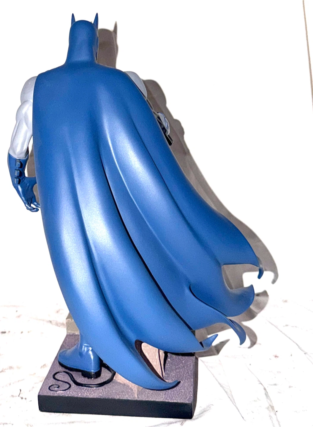 DC Direct Jim Lee Batman Statue. Justice league collectible - photo 4