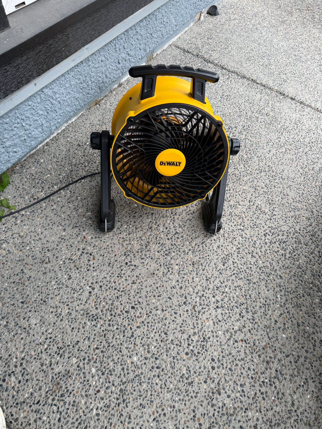 DeWalt 16 Inch Heavy Duty Shop Fan - photo 3