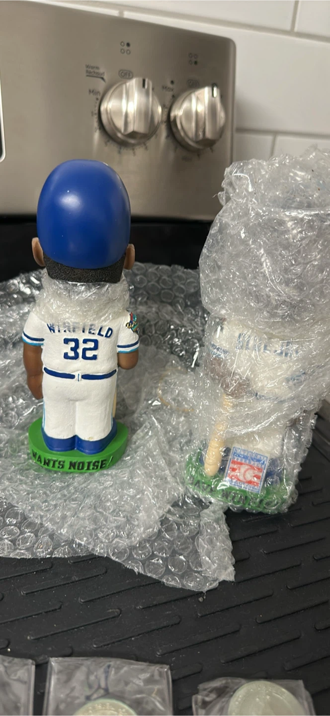 Toronto Blue Jays Dave Winfield Bobbleheads - photo 2