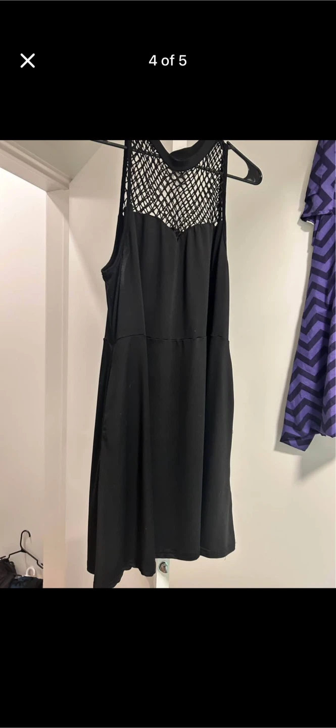 Black dress with lace and mesh details - photo 2