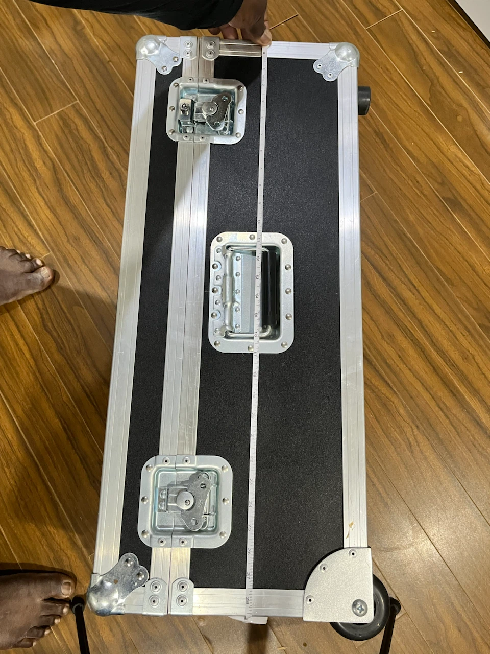 Hard Shell Flight Case w/ wheels! - photo 4