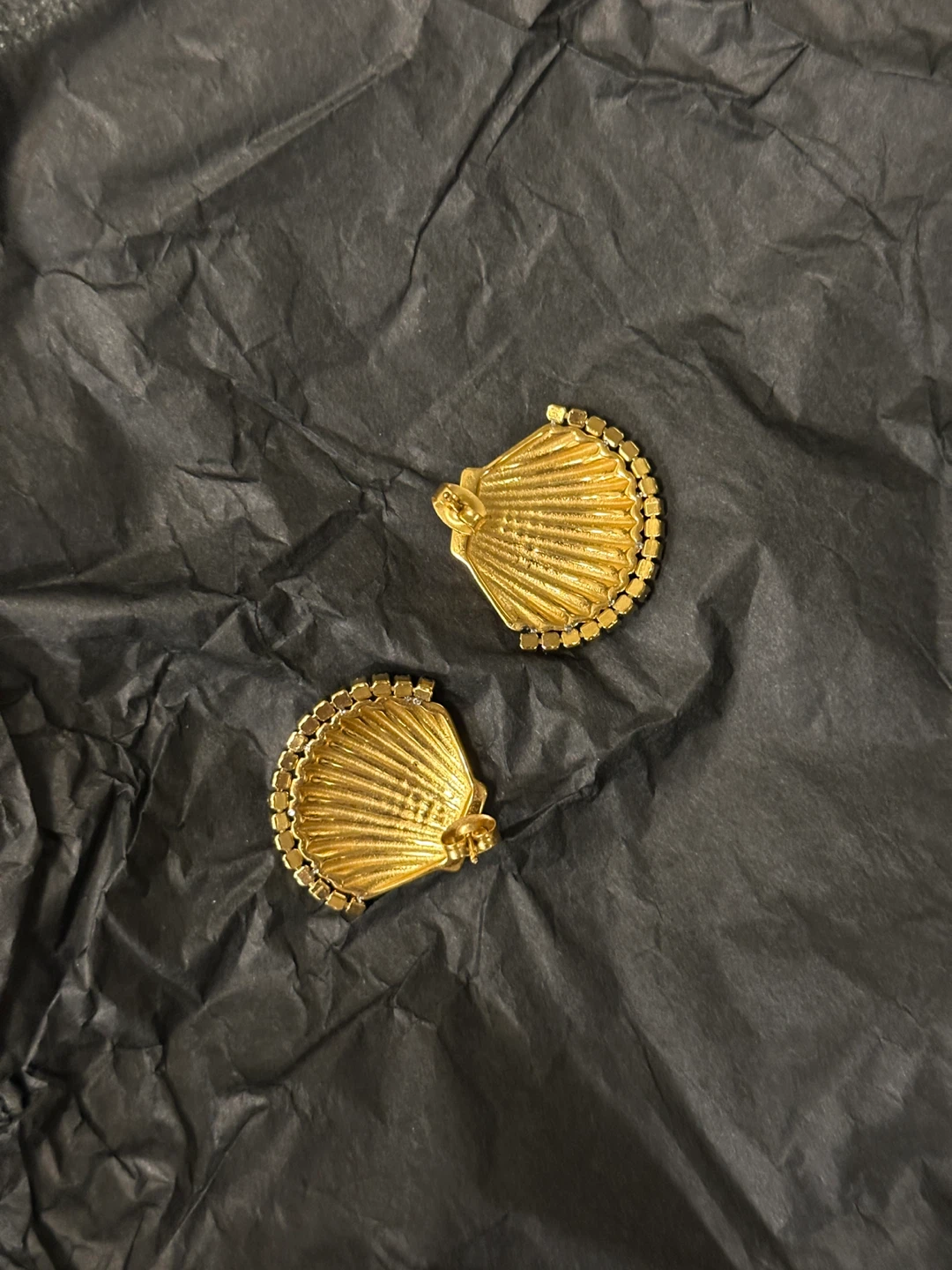 Gold-tone seashell stud earrings with crystals - photo 2