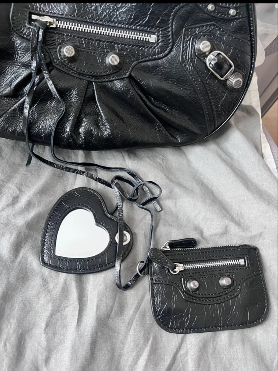 Balenciaga Le Cagole Shoulder Bag - Black - photo 3