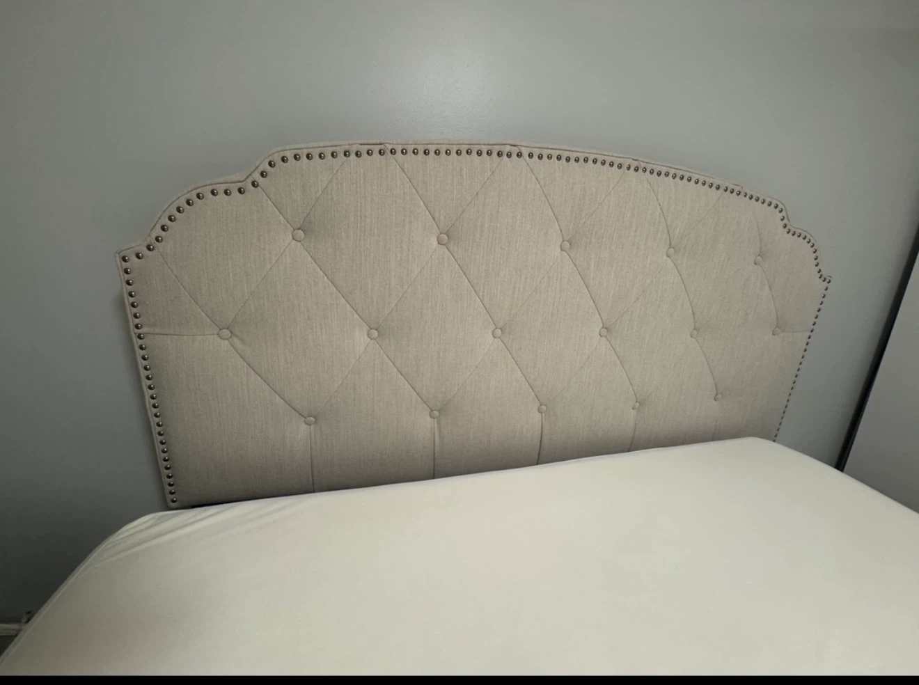 Tufted Upholstered Queen Bed Frame