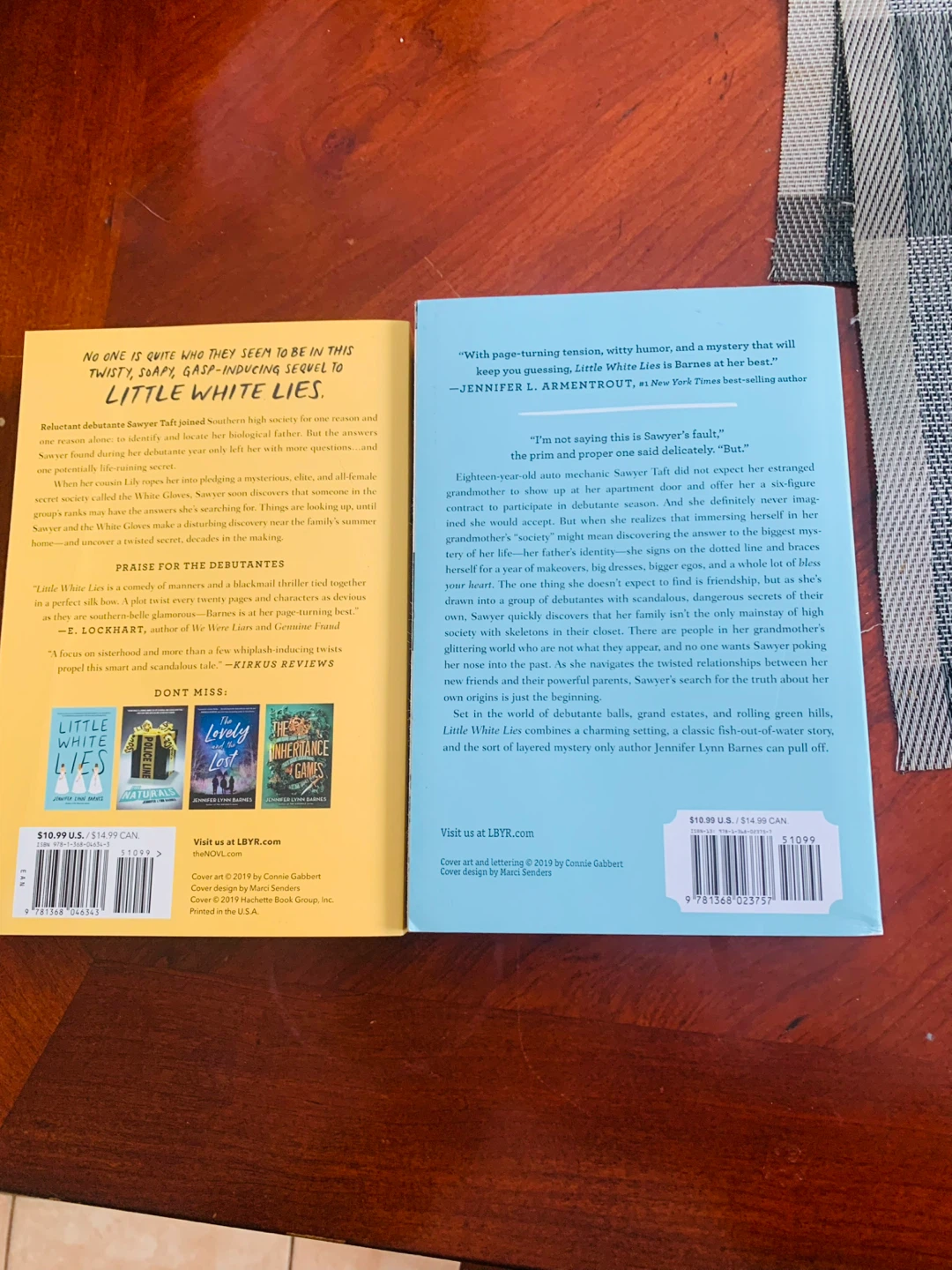 Paperback Deadly Little Scandals / Little White Lies - photo 2