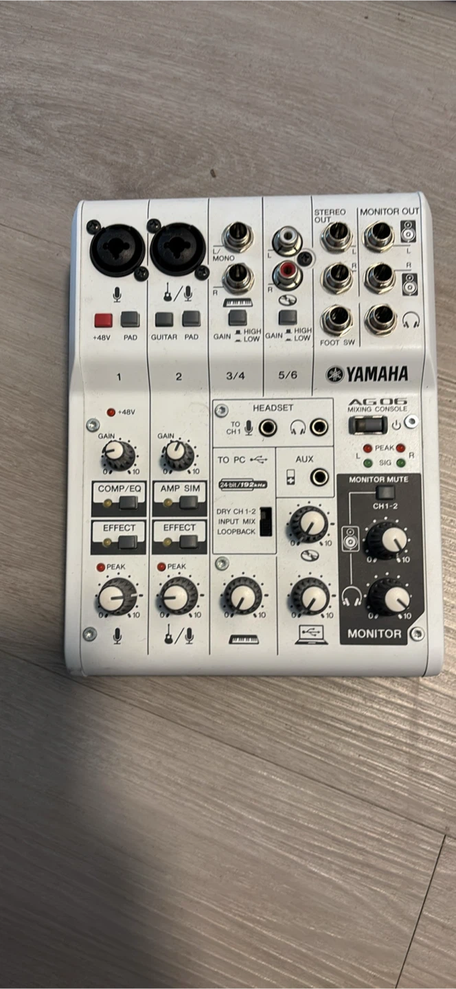 Yamaha AG06 Mixing Console