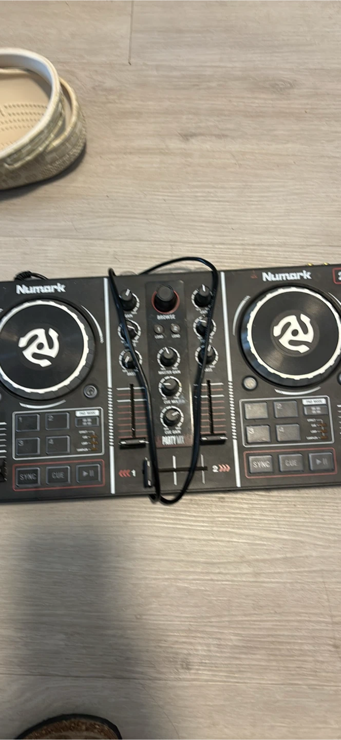 Numark Party Mix DJ Controller