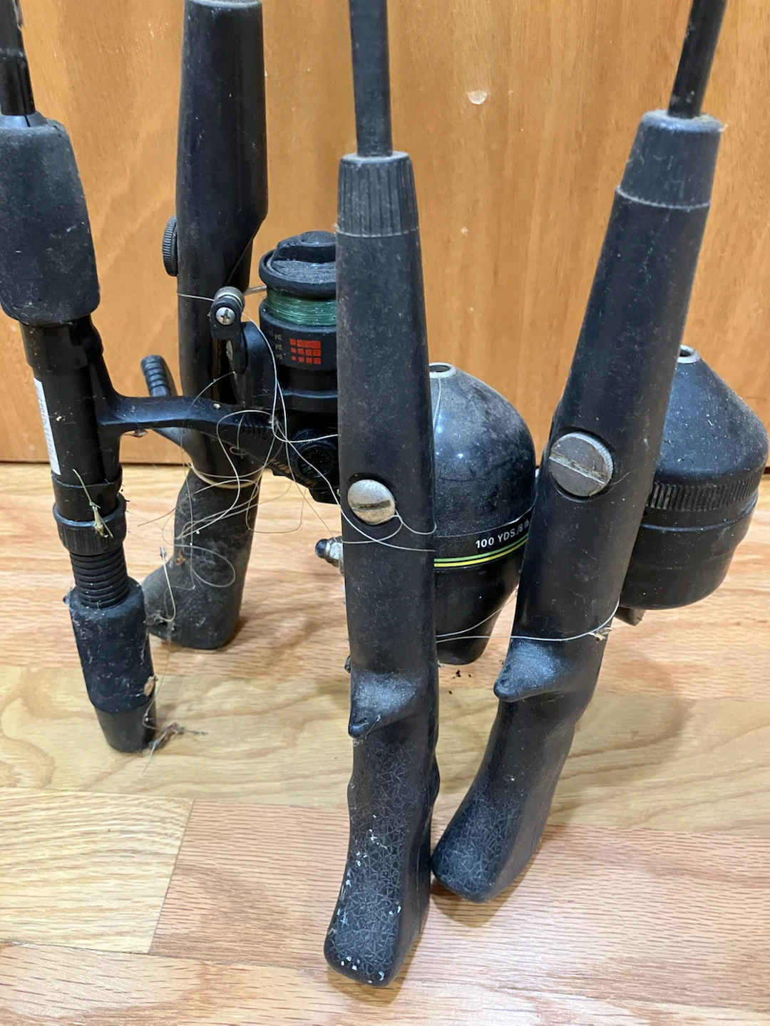 Set of 4 Fishing Rods and Reels - photo 2