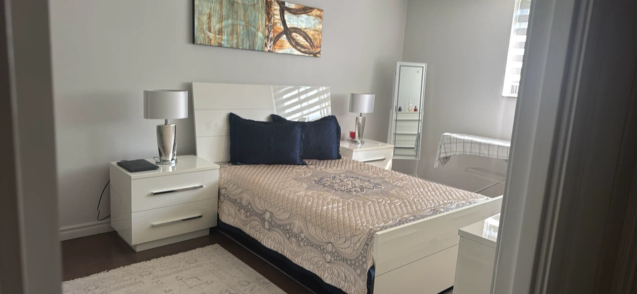 Modern White Bedroom Furniture Set