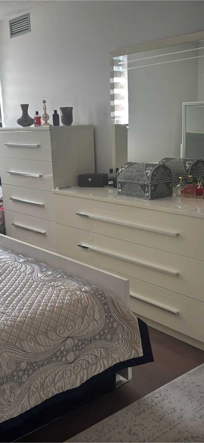 Modern White Bedroom Furniture Set - photo 2