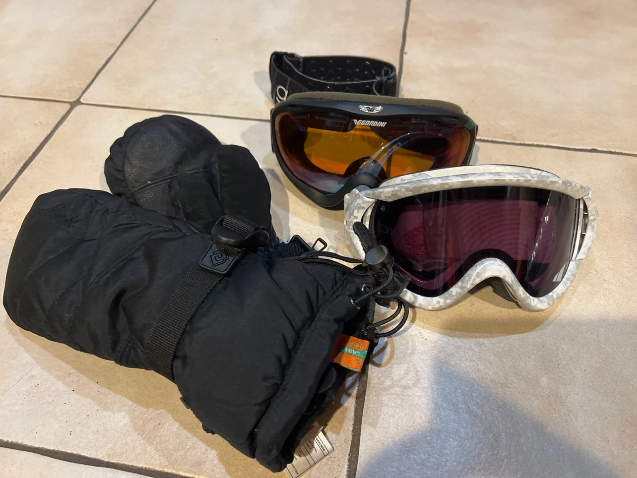 Gordini Ski Goggles and Mittens Set