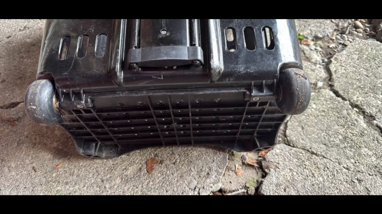 Rolling plastic shopping cart - photo 2
