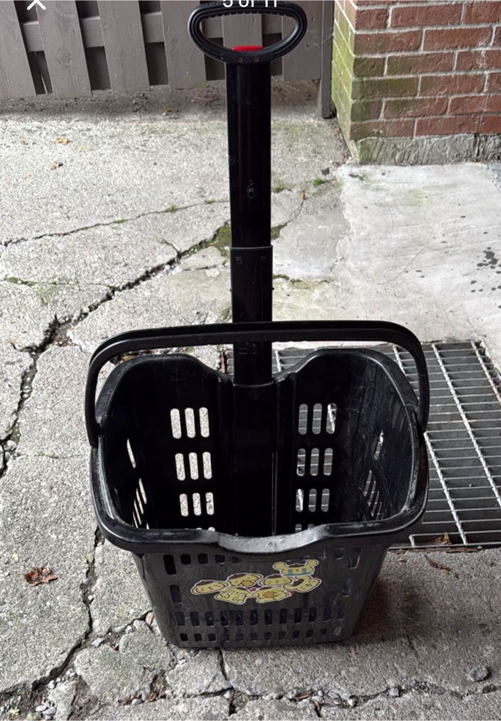 Rolling plastic shopping cart - photo 4