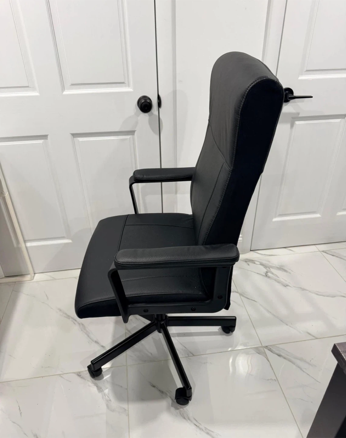 Black Office Chair - photo 2