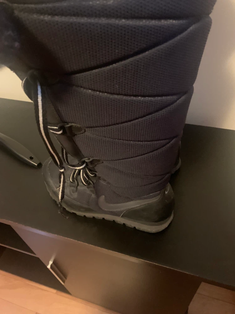 Nike Women's Winter Boots Size 6.5 - photo 3