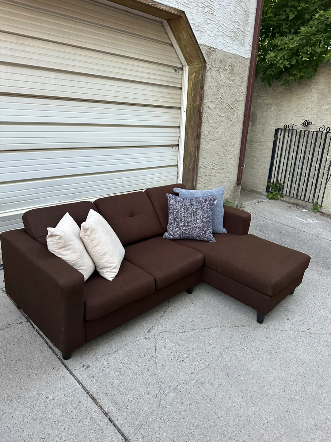 EQ3 Solo 2-Piece Sectional Sofa w/ Chaise – Brown