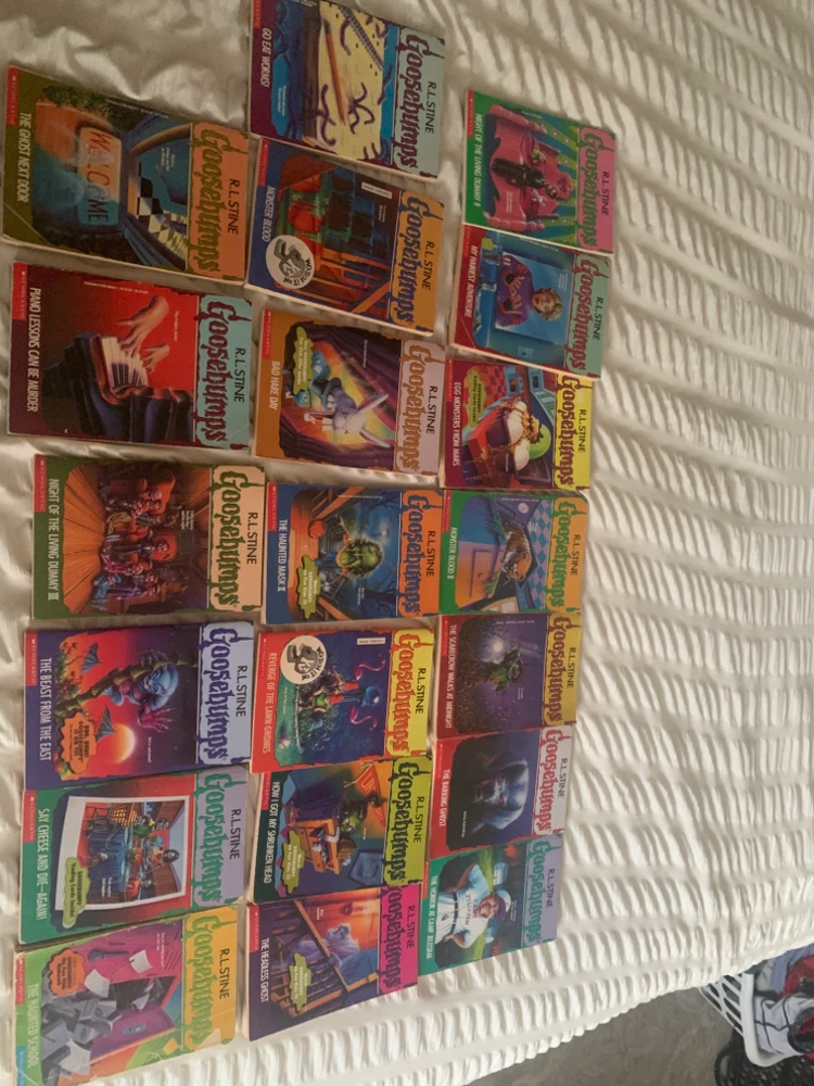 Set of 20 Vintage Goosebumps Books by R.L. Stine - photo 2