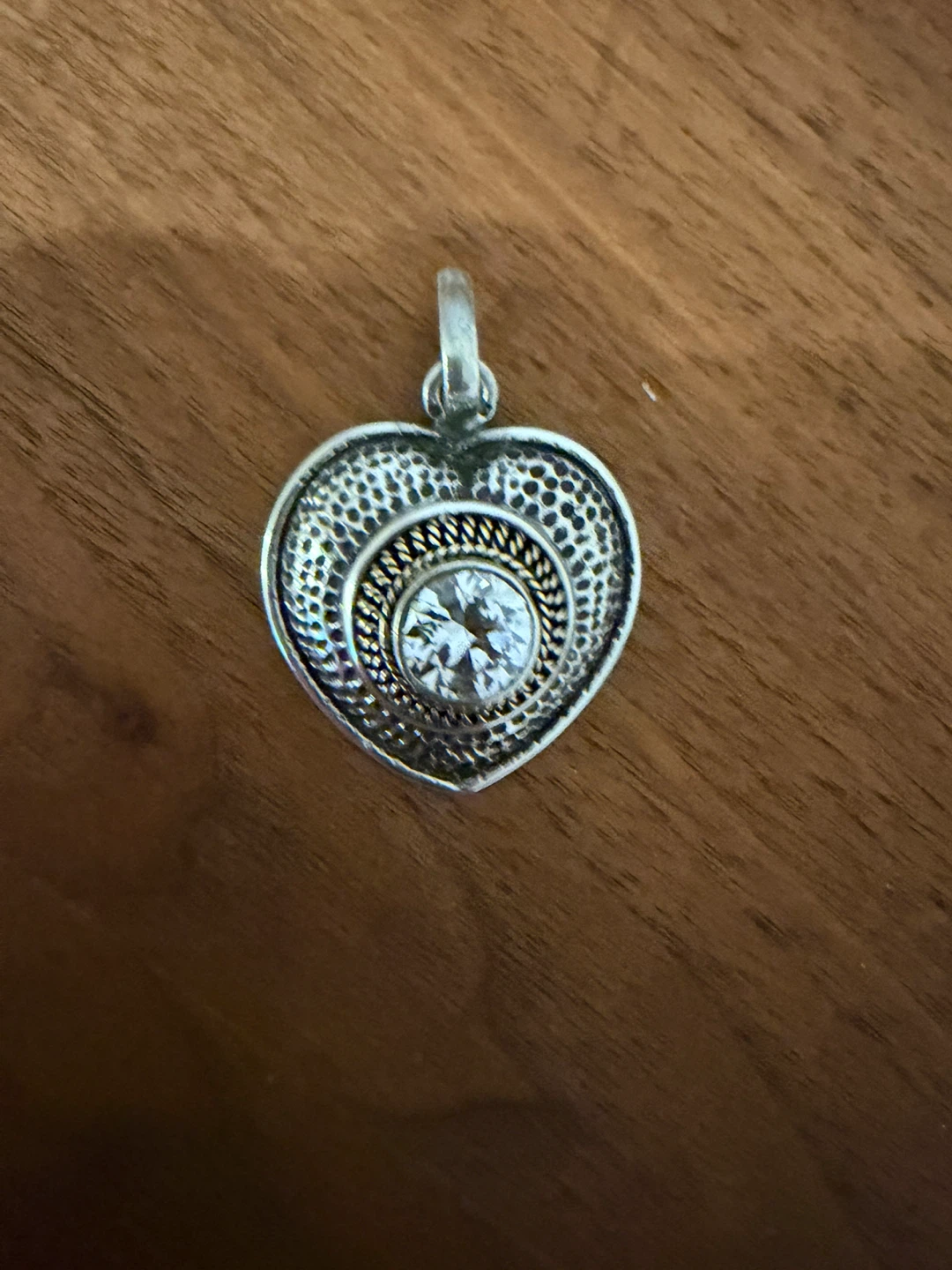 Heart-shaped pendant with centre stone