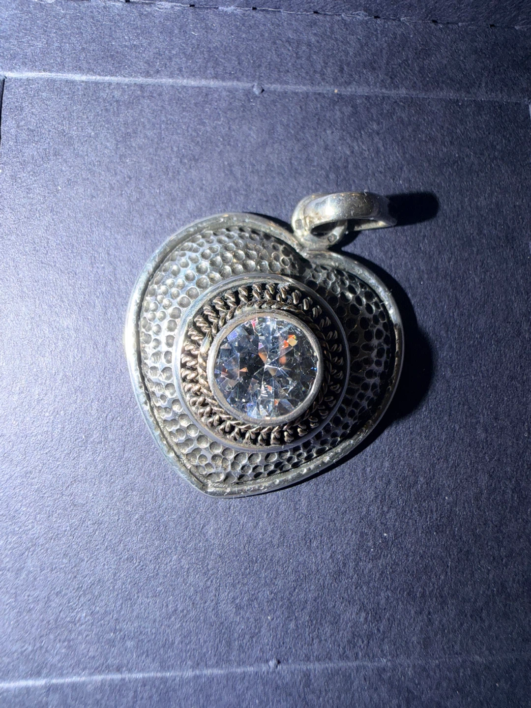 Heart-shaped pendant with centre stone - photo 2